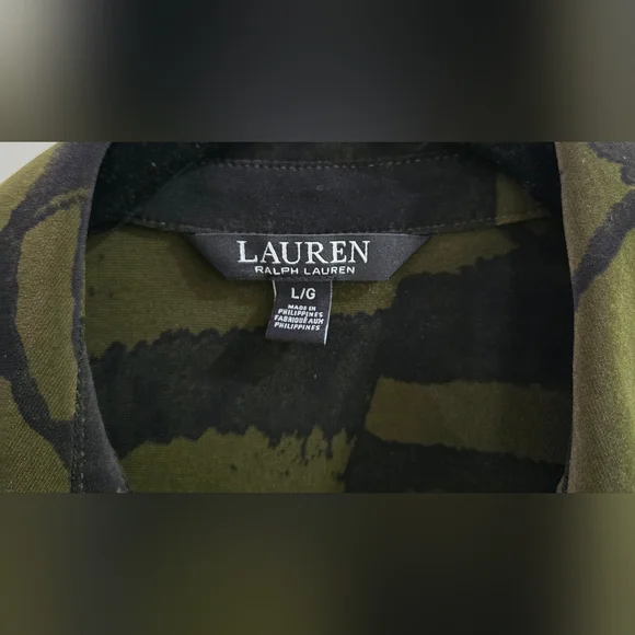 Women's Green and Black Camouflage Jacket - Picture 3 of 3